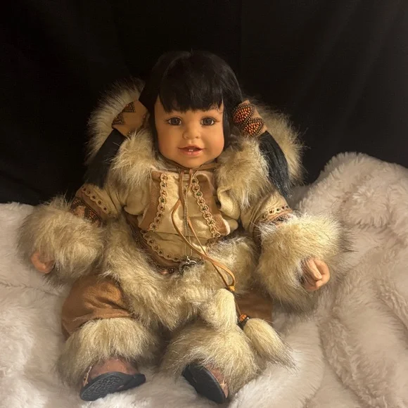 Adorable Eskimo Doll with Faux Fur Outfit - Picture 4 of 7